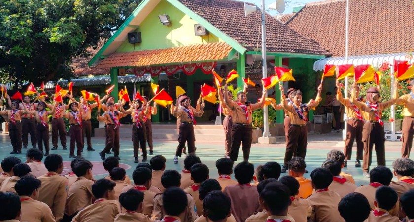 MTs Negeri Kota Probolinggo Peringati Hari Pramuka ke-64  dengan Kegiatan Apel dan Atraksi Memukau