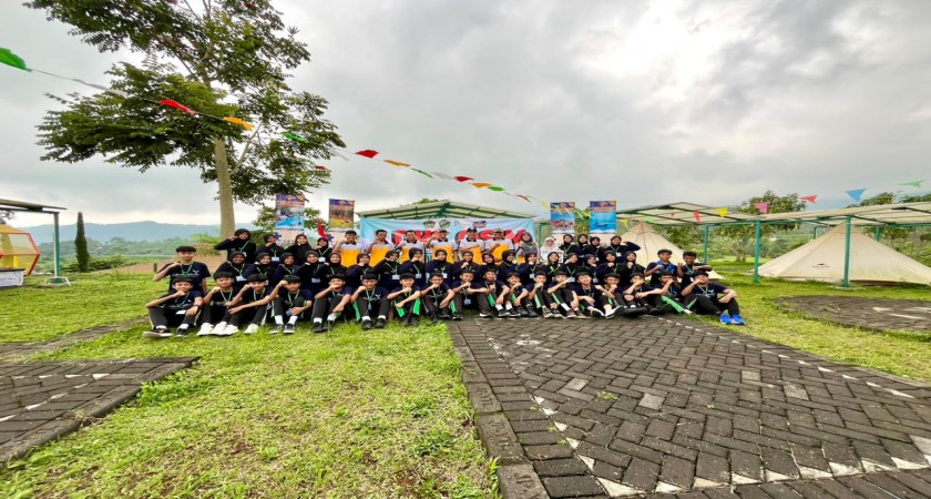 Pengurus OSIS MTs Negeri Kota Probolinggo Ikuti LDKS di Glamping Bermi Eco Park
