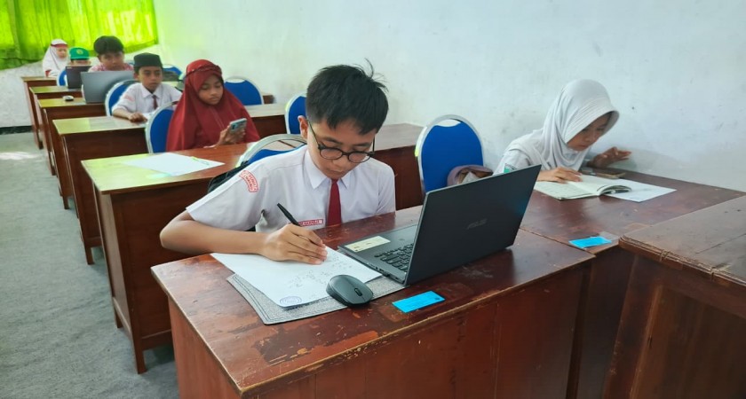 Ratusan Calon Murid Padati MTs Negeri Kota Probolinggo Ikuti Tes Akademik Berbasis Digital